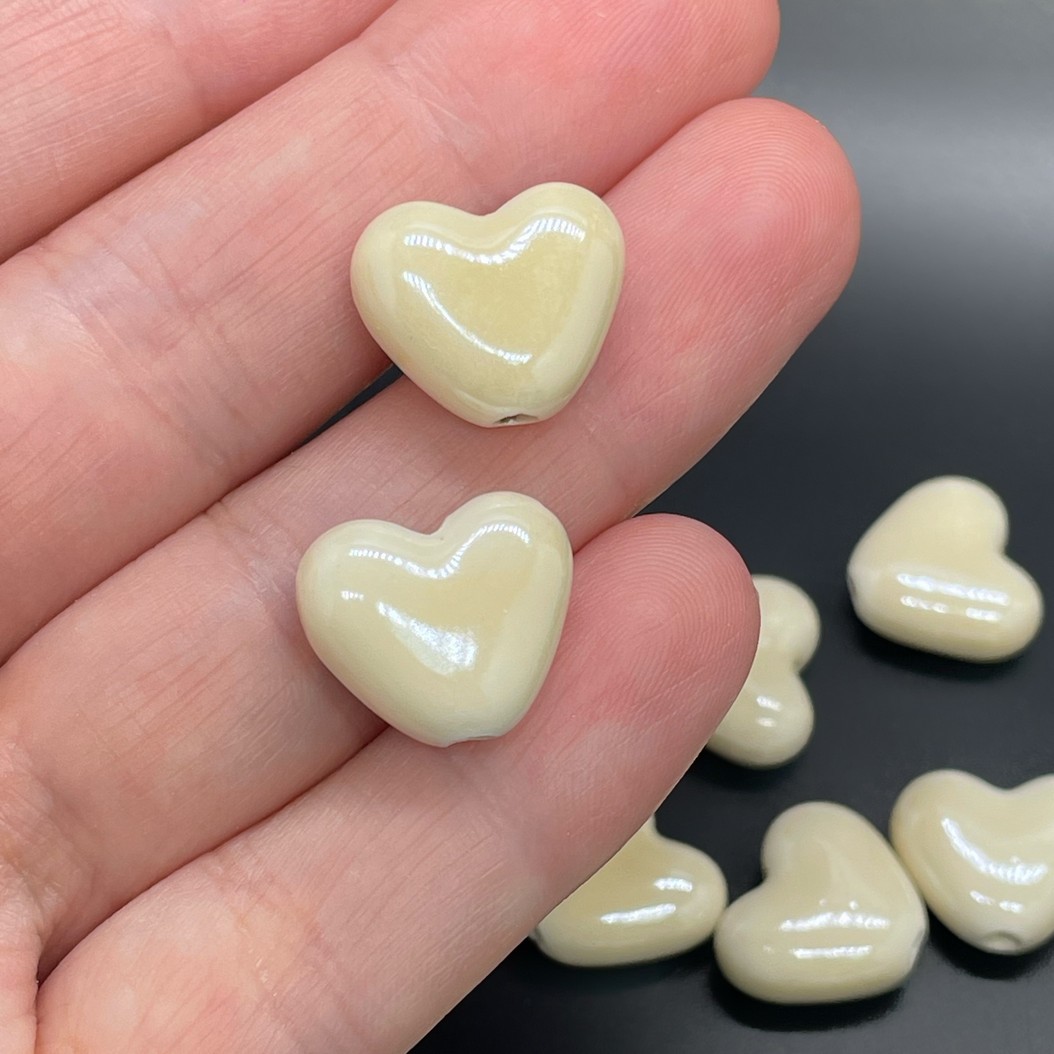 12,9*15 мм Бусина сердце плоское, керамика цвет бежевый 