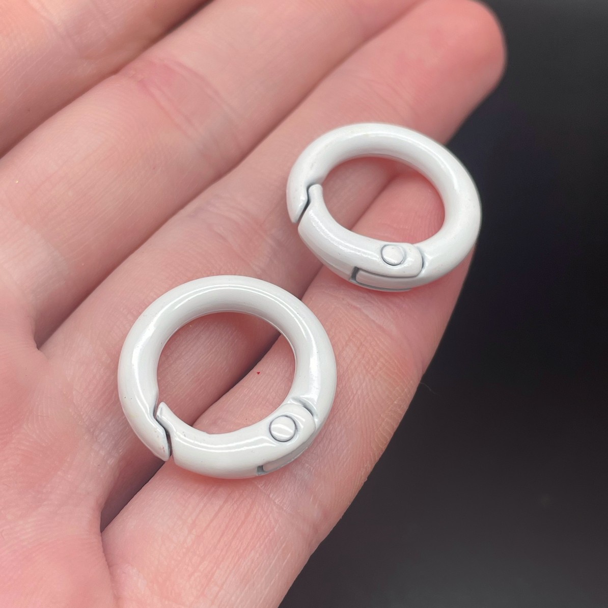 20мм , Замок круг белая эмаль 