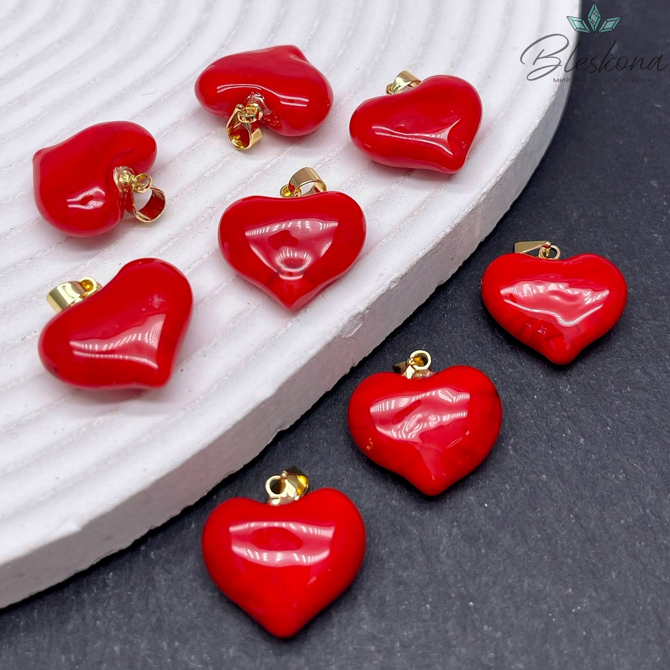 17 мм, Цвет золото, Подвеска сердце стекло красное