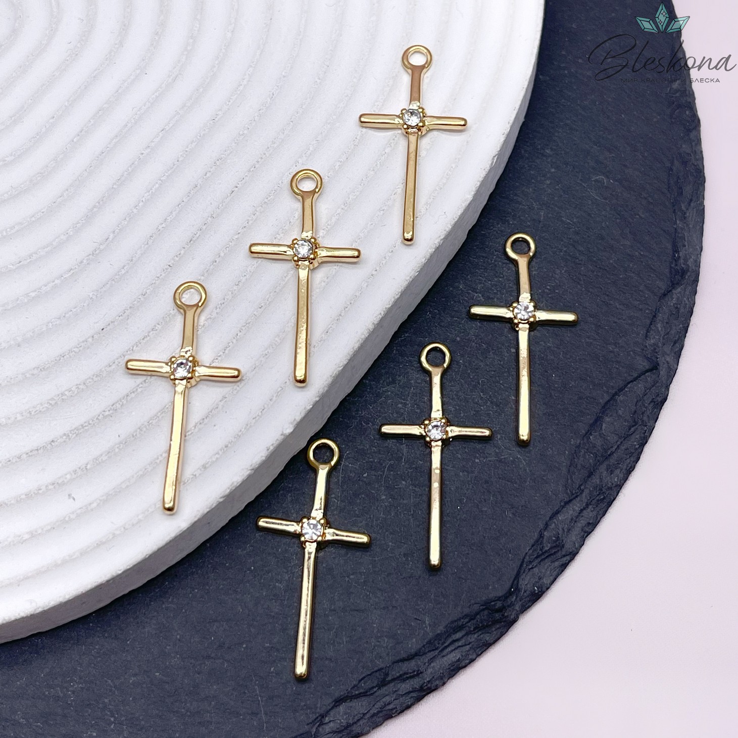 Подвеска Крест с цирконом посередине цвет золото 32,6*15,2мм 