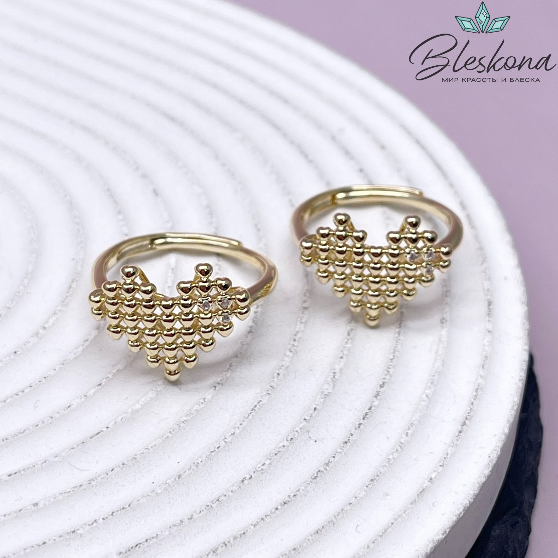 21 мм Цвет золото, Кольцо безразмерное сердце пиксель цирконы