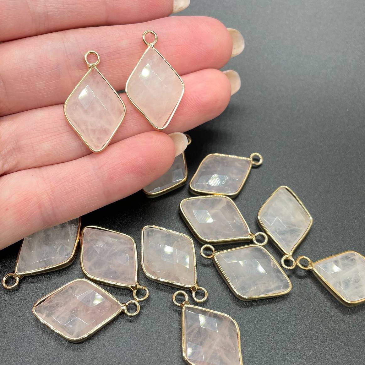 26*15 мм Подвеска ромб Розовый кварц цвет золото