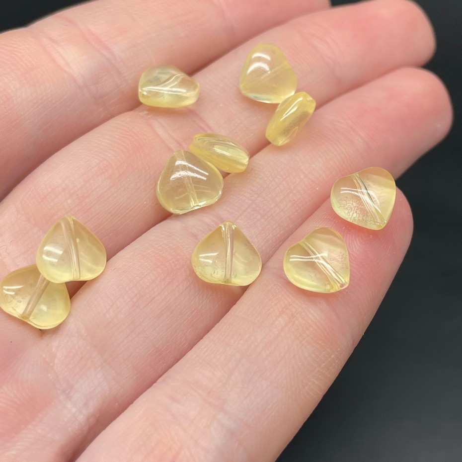 8,5 мм, Стекло сердце желтое  уп.10 шт 