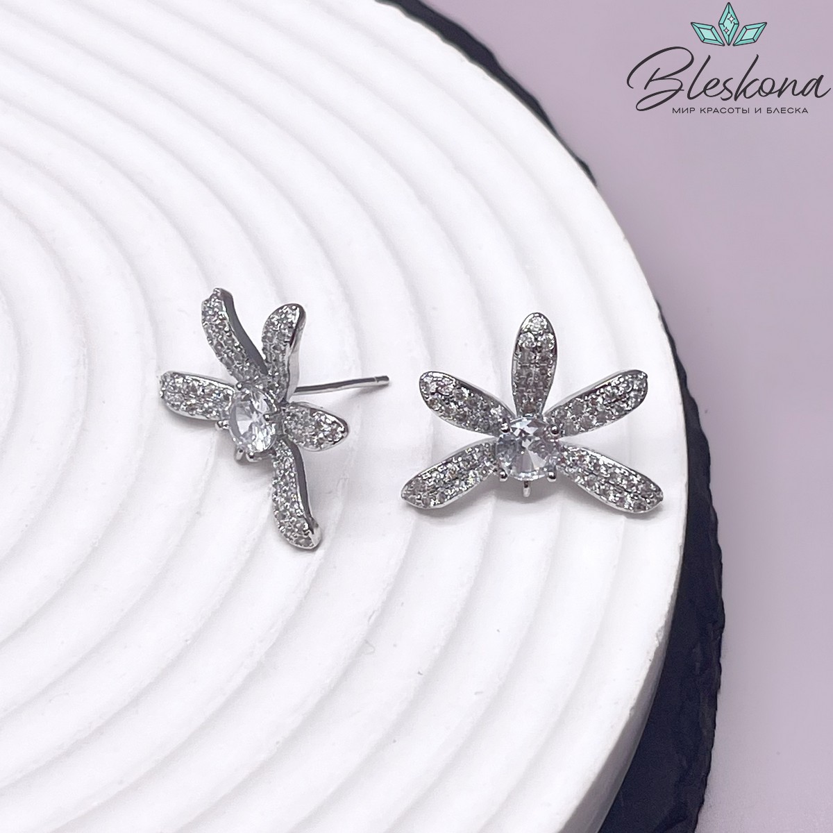 16*20,5 мм Цвет серебро, Пусеты цветок цирконы 