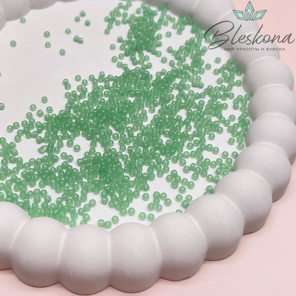 Бисер TOHO round 11/0 цвет №1144 (оттенок светло-зеленого)