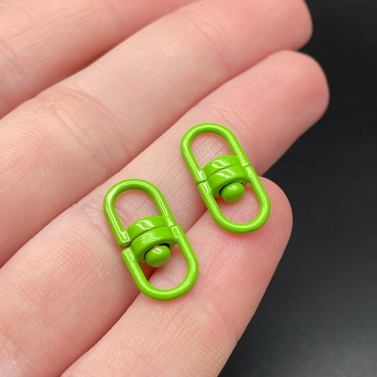 19*8 мм , Вращающаяся застежка-коннектор зеленая эмаль