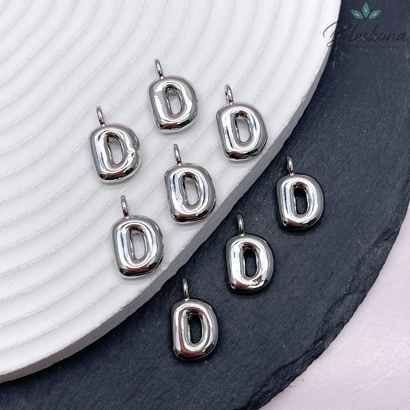 18 мм, Цвет серебро, Буква объемная D