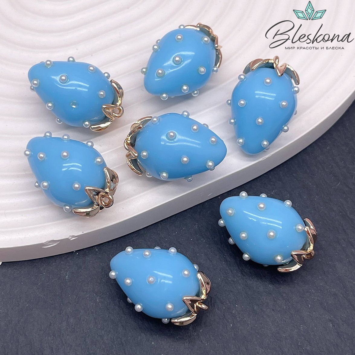 25*17 мм Цвет золото, Подвеска клубничка голубая