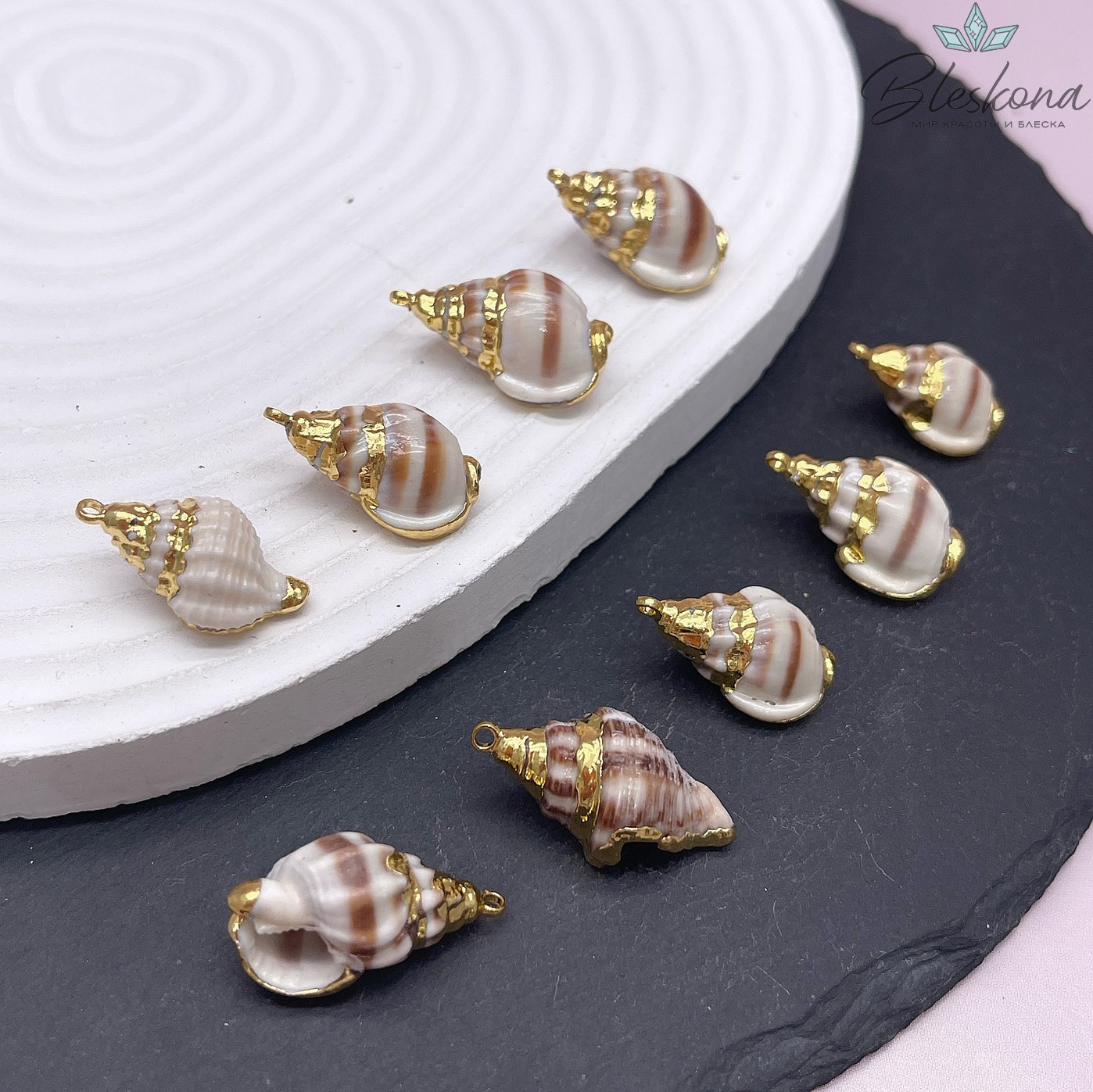 (20-24)*(10-12) мм Цвет золото, Подвеска ракушка бело-коричневая