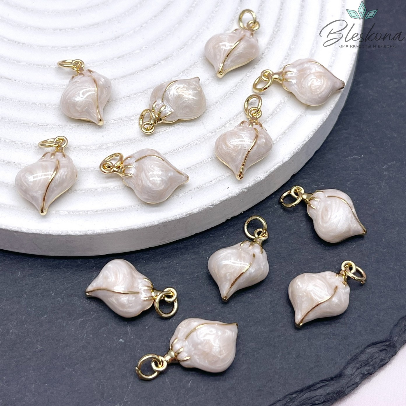 18*12 мм Цвет золото, Подвеска ракушка бежевая эмаль