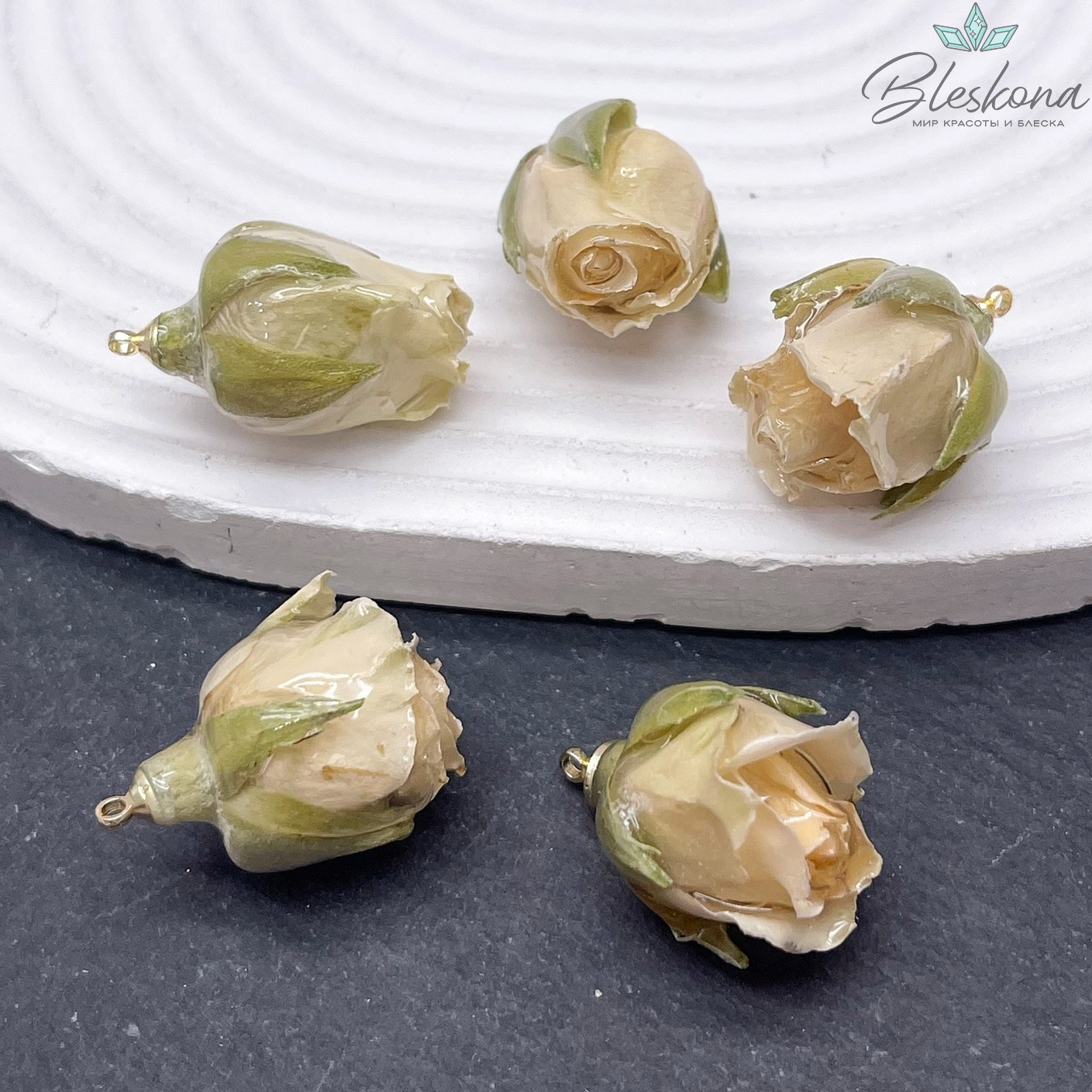 25-30 мм, Цвет золото, Подвеска роза в эпоксидной смоле №5