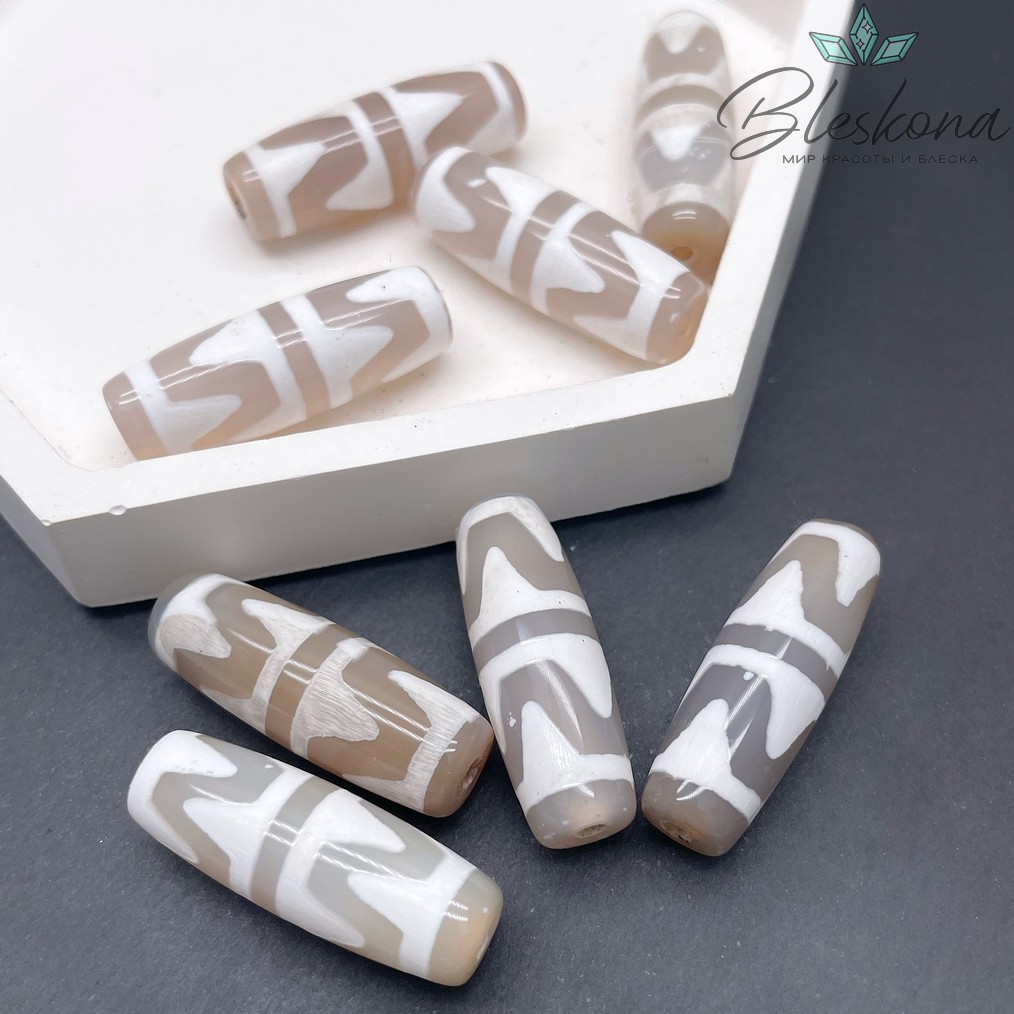 Бусина Дзи 2-й тигриный клык серо-белый бочонок 30*11 мм