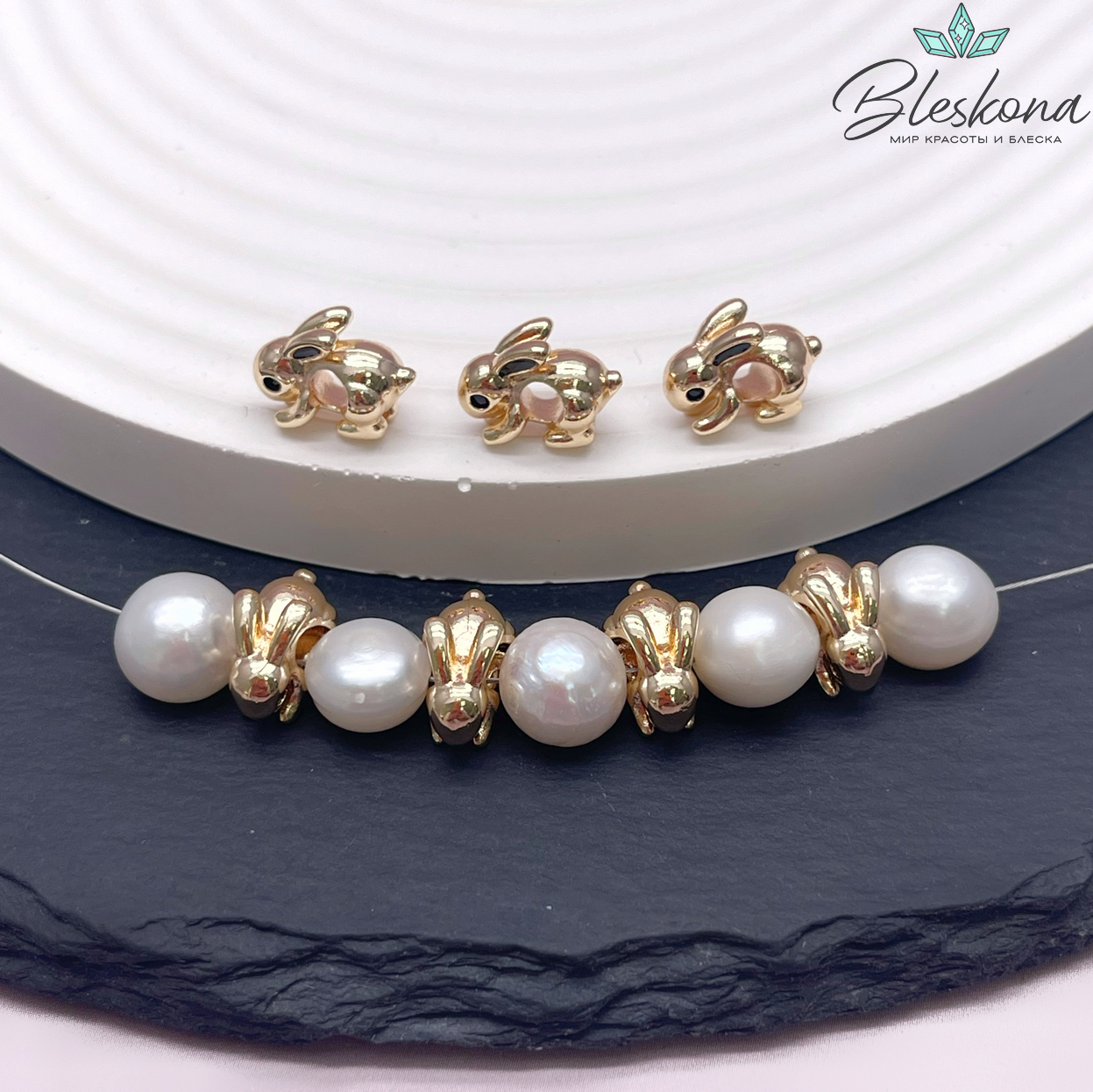 6,7*8,5 мм Цвет золото, Бусина Кролик черная эмаль