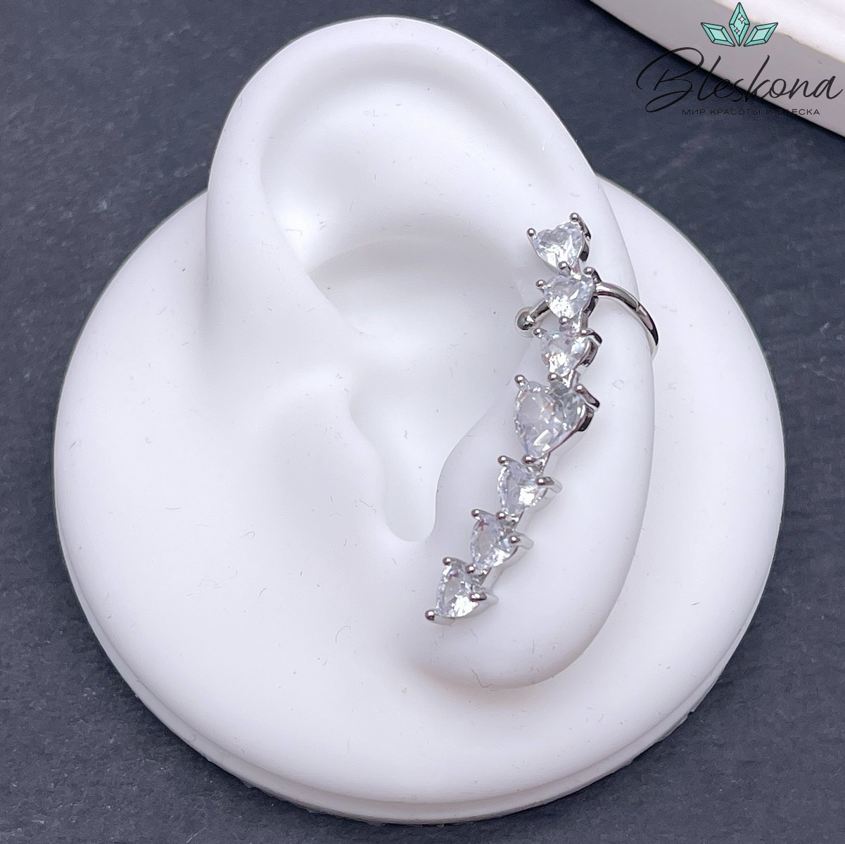 34*6,5 мм Цвет серебро, Кафф сердечки цирконы (левый)