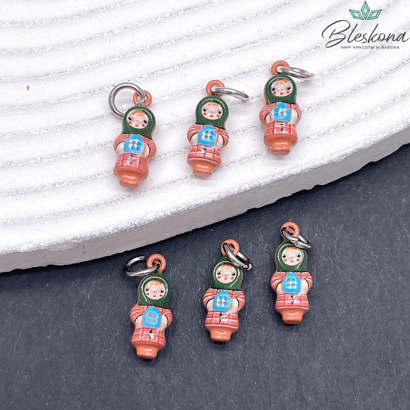 17*7 мм Цвет серебро, Подвеска Девочка в оранжевой шубке эмаль