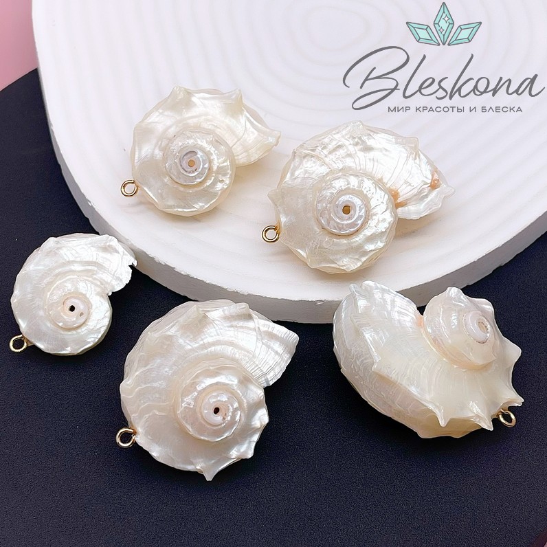 Подвеска Ракушка белая, цвет золото 39*28,5 мм №27