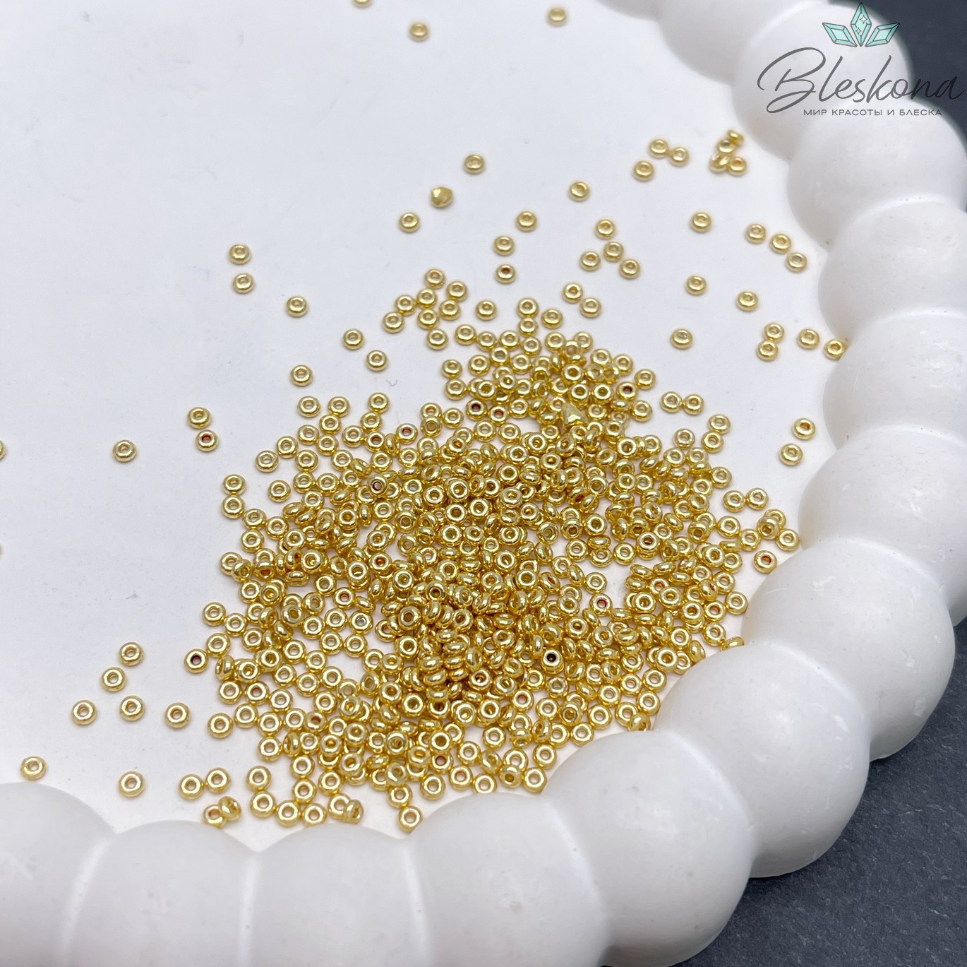 Бисер TOHO Demi round 11/0 цвет №PF557 (оттенок золотого)