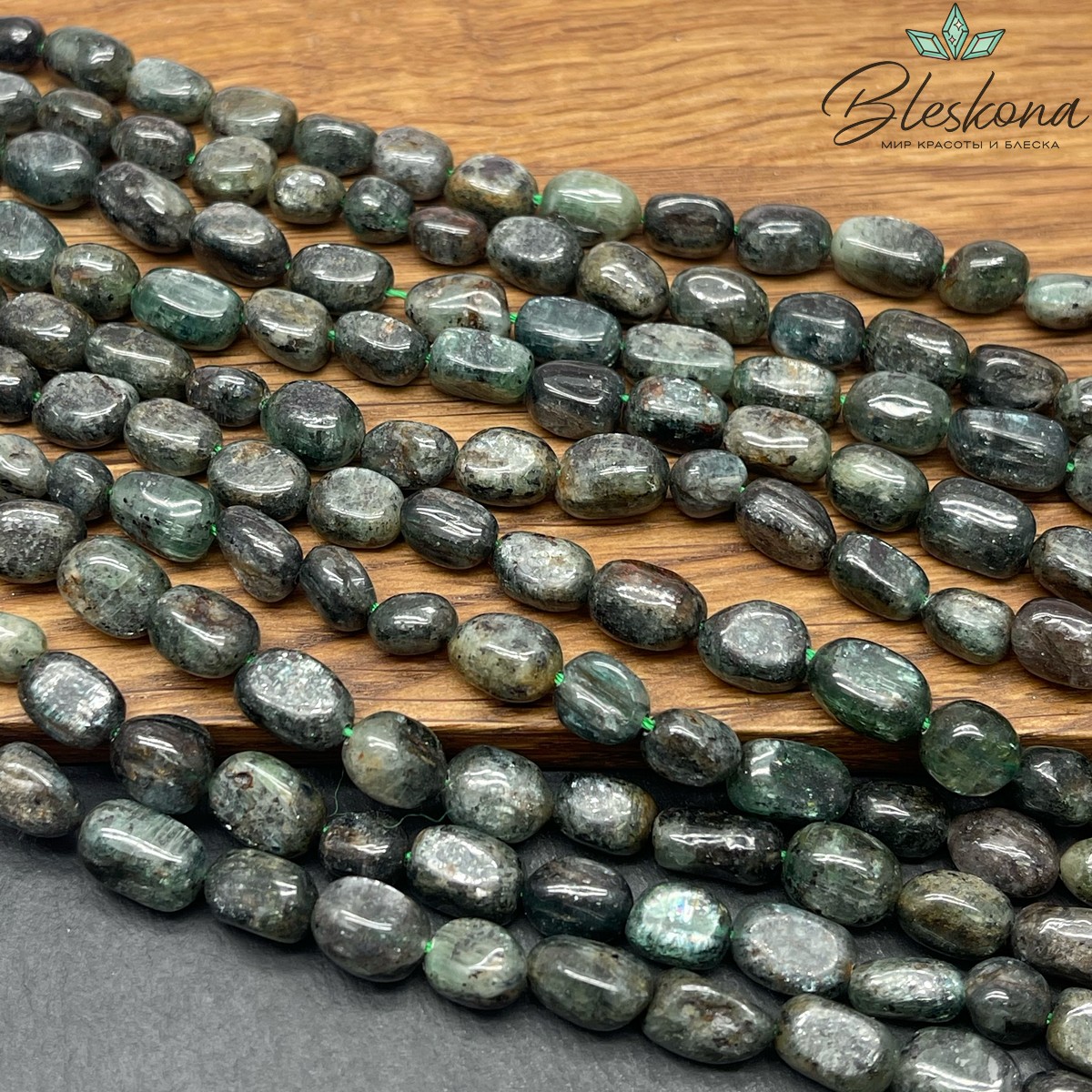 Кианит зеленый галтовка (8-10)*(6-7) мм