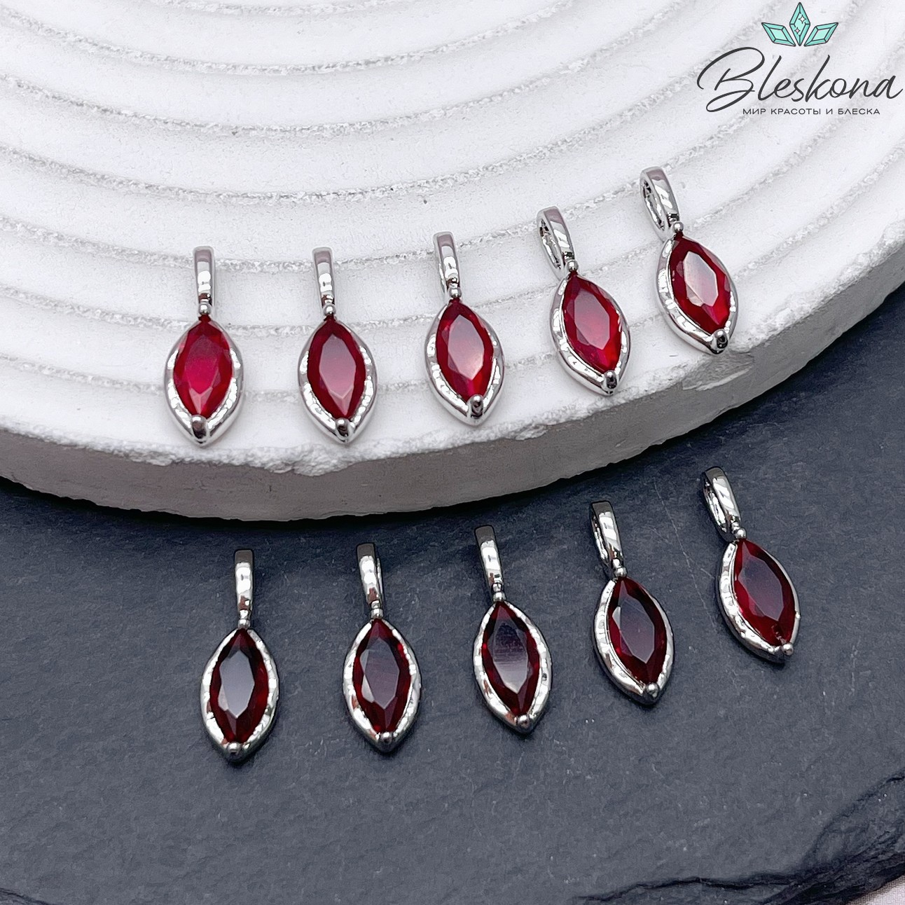 15*5,5 мм Цвет серебро, Подвеска капля с красным цирконом