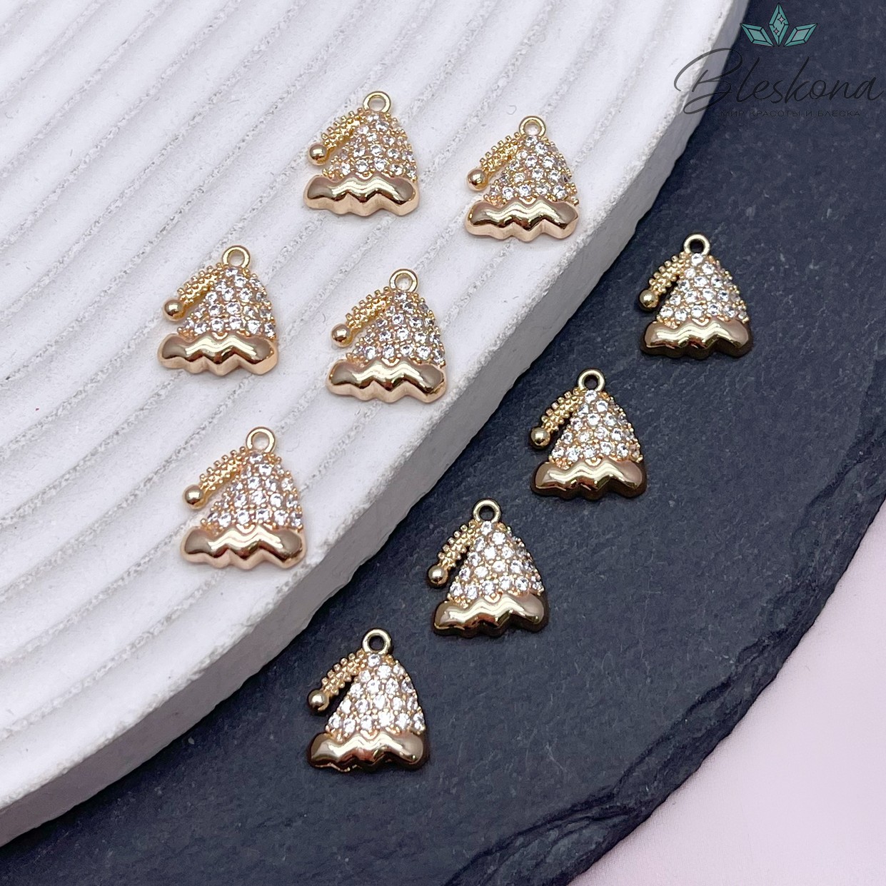 11,5*10 мм Цвет золото, Подвеска новогодняя шапка цирконы