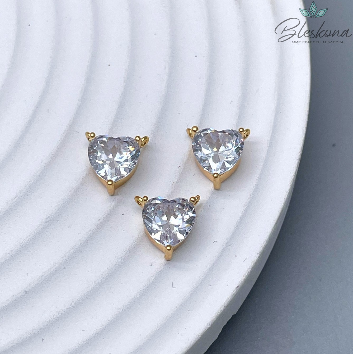 8,7*9 мм Коннектор Сердце белый циркон, цвет золото 