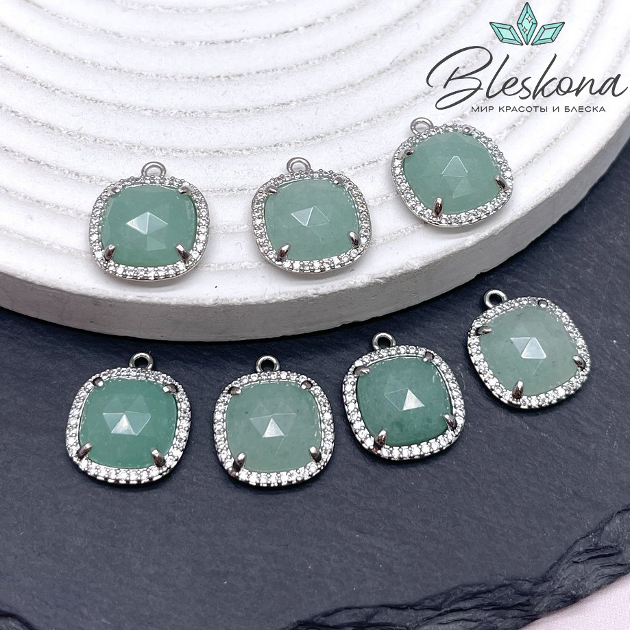 14мм, цвет серебро ,Подвеска квадрат Авантюрин в обрамлении цирконы