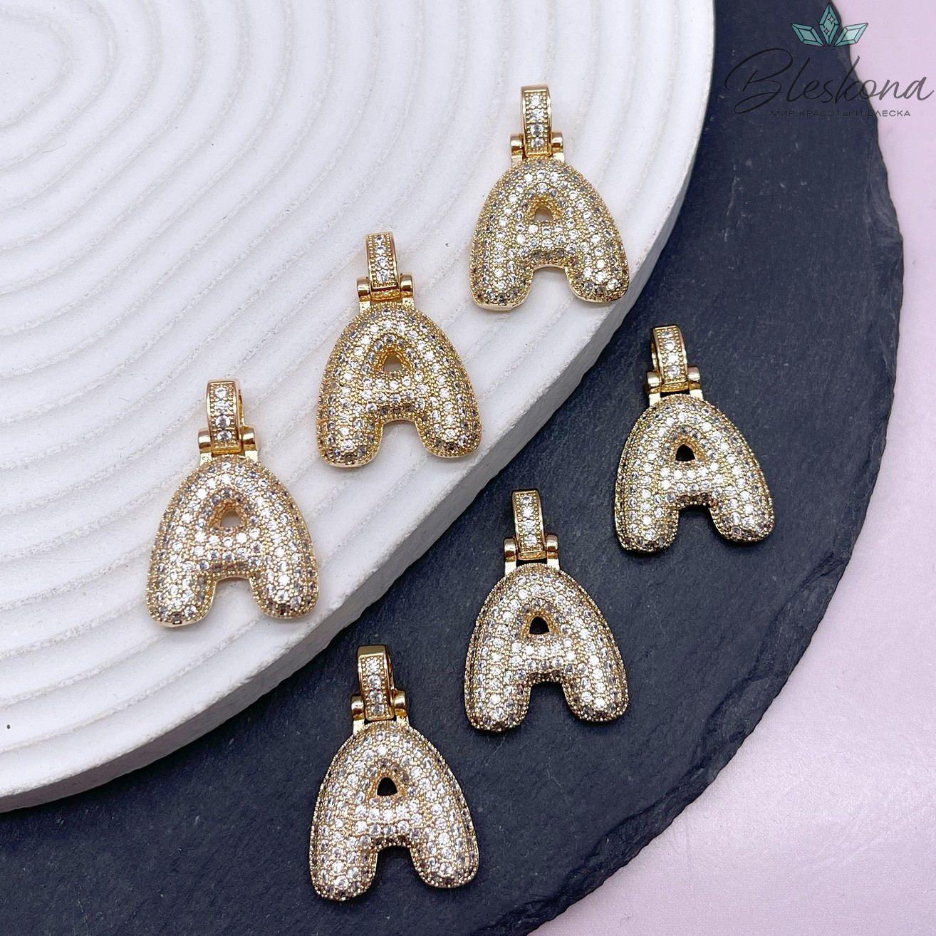 28 мм, Цвет золото, Буква цирконы объемная с бейлом А 