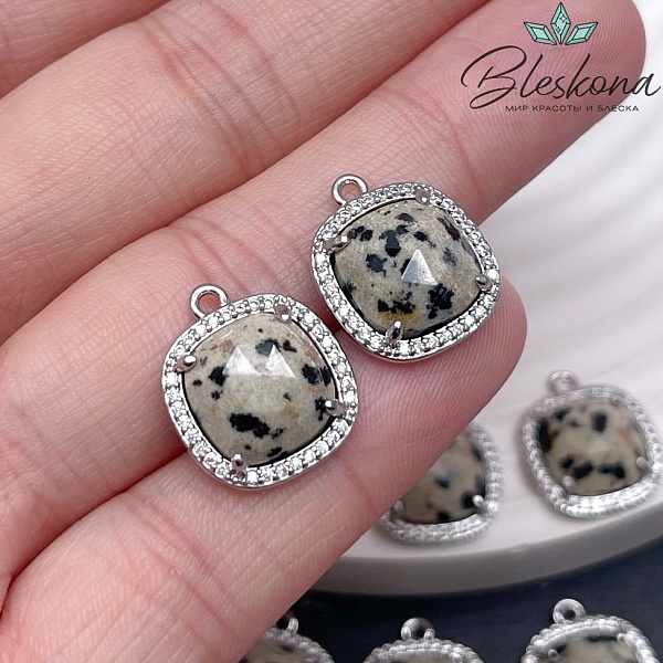 14мм, цвет серебро ,Подвеска квадрат Далматиновая Яшма в обрамлении цирконы