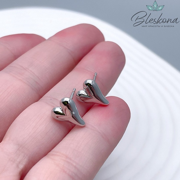 10*8,5 мм Цвет серебро, Пусеты сердце гладкое 