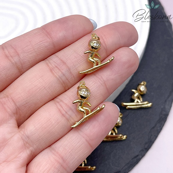 15*18 мм Цвет золото, Подвеска Лыжник цирконы