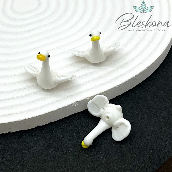 28*27 мм Бусина Лебедь белый