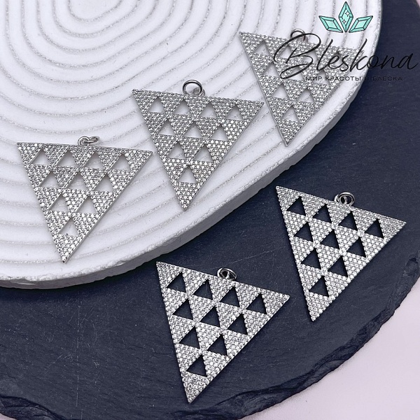 38*39 мм Цвет серебро, Подвеска Треугольник с цирконами 