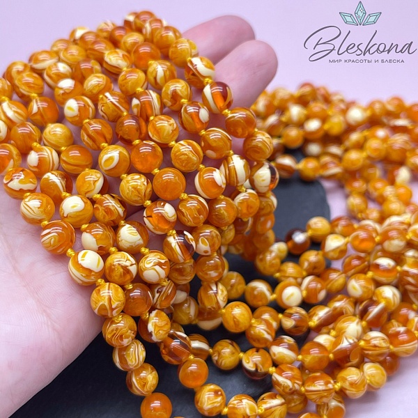 Янтарь шар оранжевый с белыми включениями
