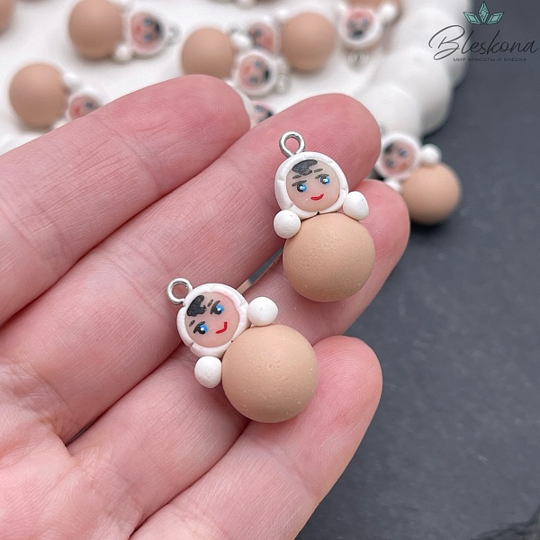 24,5*12,5 мм, Цвет серебро, Подвеска Неваляшка мини бежевая