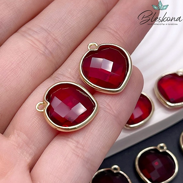 15 мм, Цвет золото, Подвеска сердце красное огранка
