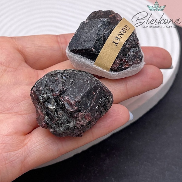 Гранат Необработанный 30-40 мм