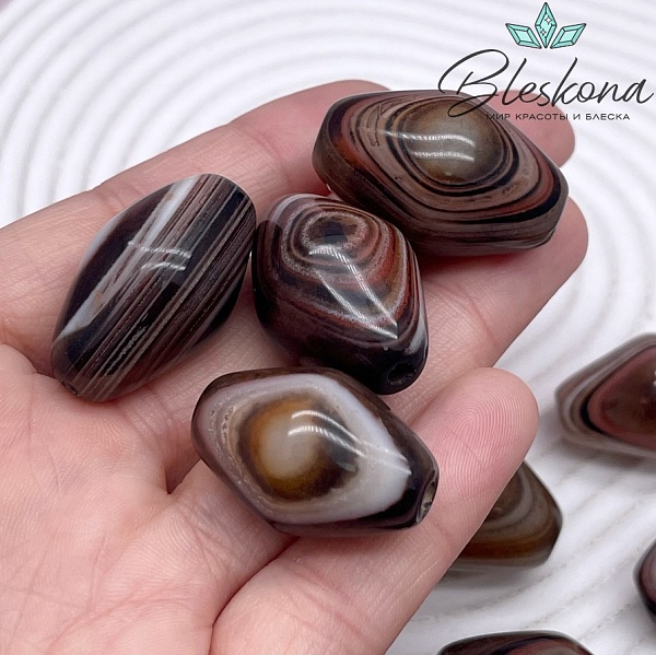 Дзи природная коричневая из агата 30,5*19,5 мм 