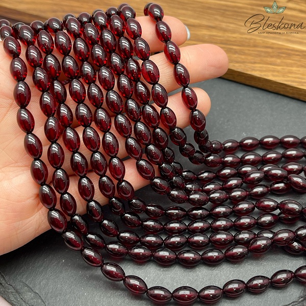 Янтарь темно-красный рис 9*6 мм