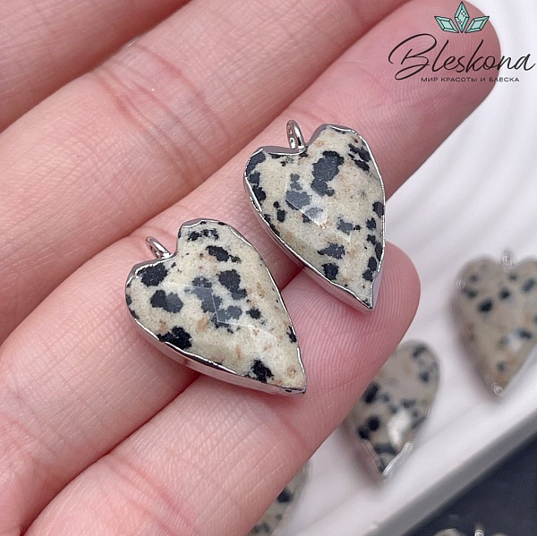 22*13 мм, цвет серебро, Подвеска Сердце Далматиновая яшма огранка