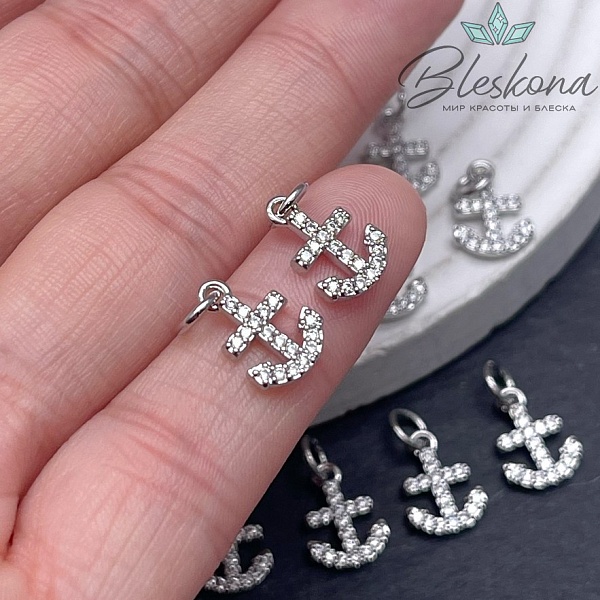 8*11,5 Цвет серебро, Подвеска якорь цирконы 