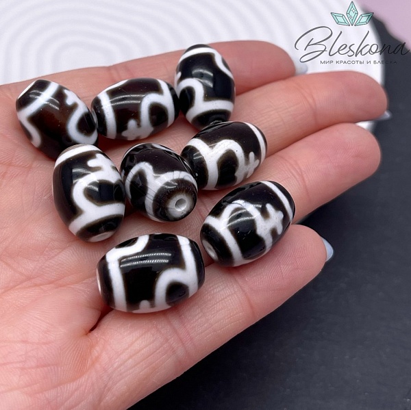 Бусина Дзи Нектарный сосуд изобилия черно-белый бочонок 18*13 мм