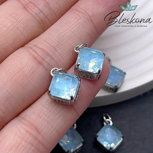 13,7*11 мм, цвет серебро, Подвеска ромб стекло голубое с переливом
