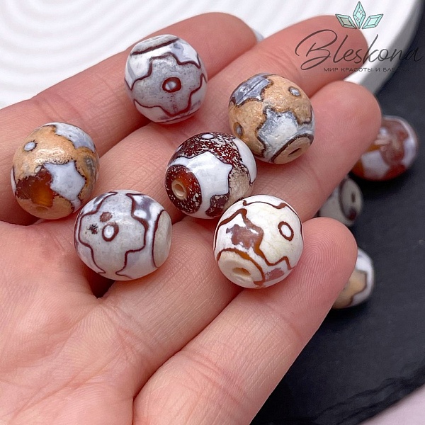 Бусина Дзи 3 глаза и мирный крест серо-коричневый бчонок 14*14 мм