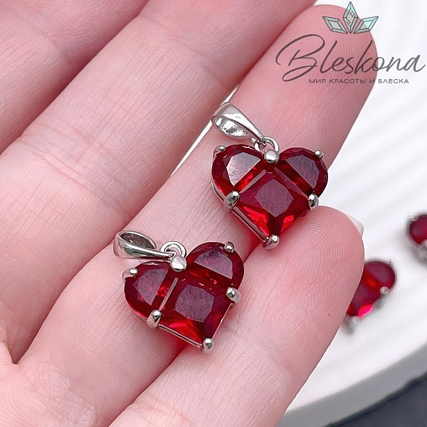 14,5*14 мм Цвет серебро, Подвеска Сердце красные цирконы 