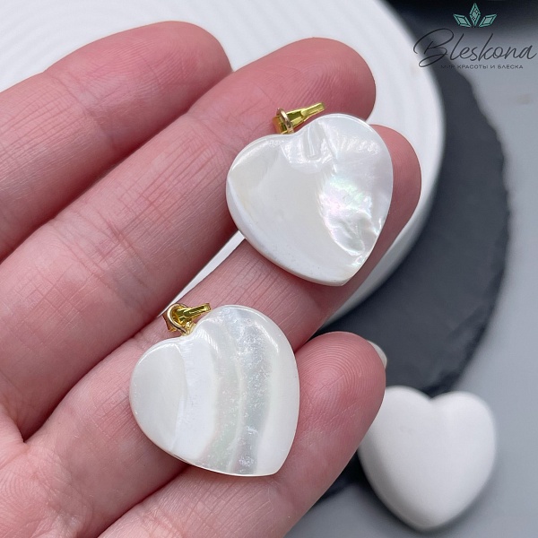 20*20мм,цвет Золото, Подвеска перламутр сердце белое УЦЕНКА