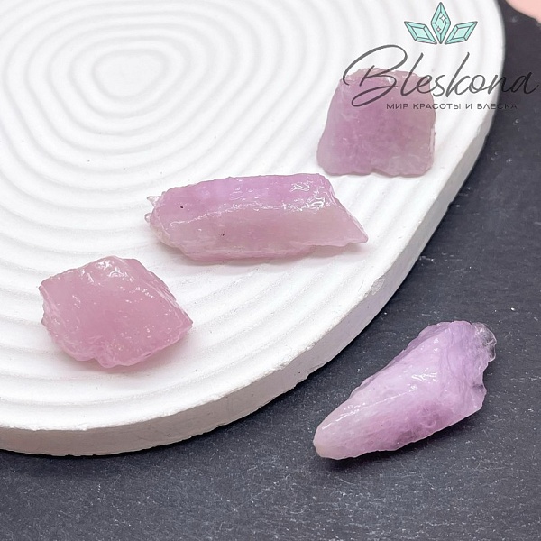 Кунцит  необработанный 