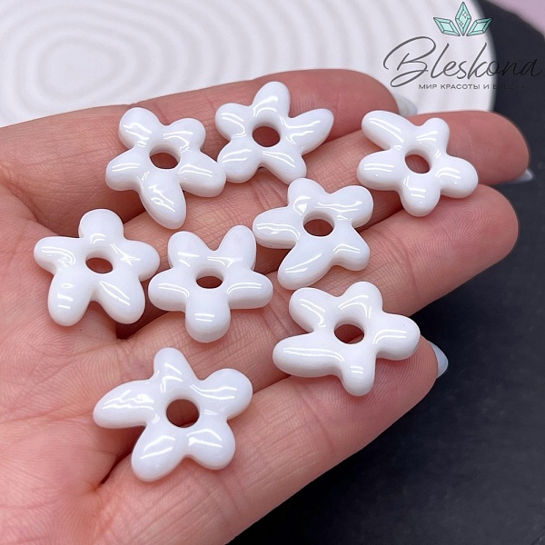 20*16 мм Подвеска цветок белый