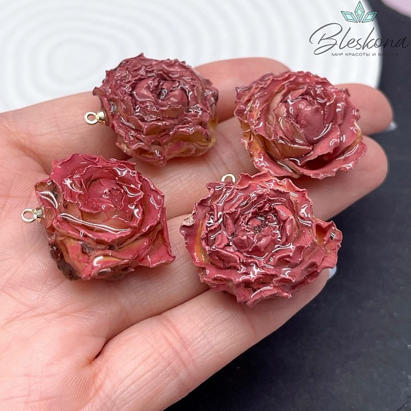 30-35 мм, Цвет золото, Подвеска роза в эпоксидной смоле №20