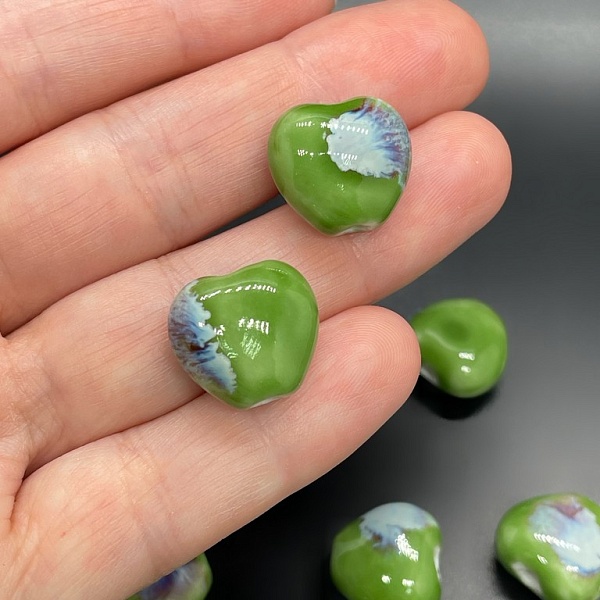 17 мм Бусина сердце, керамика цвет зеленый рисунок
