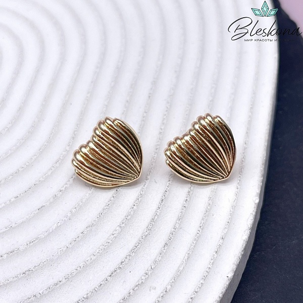 Пусеты сердце полосы объемные, цвет золото 15,5*14,5 мм
